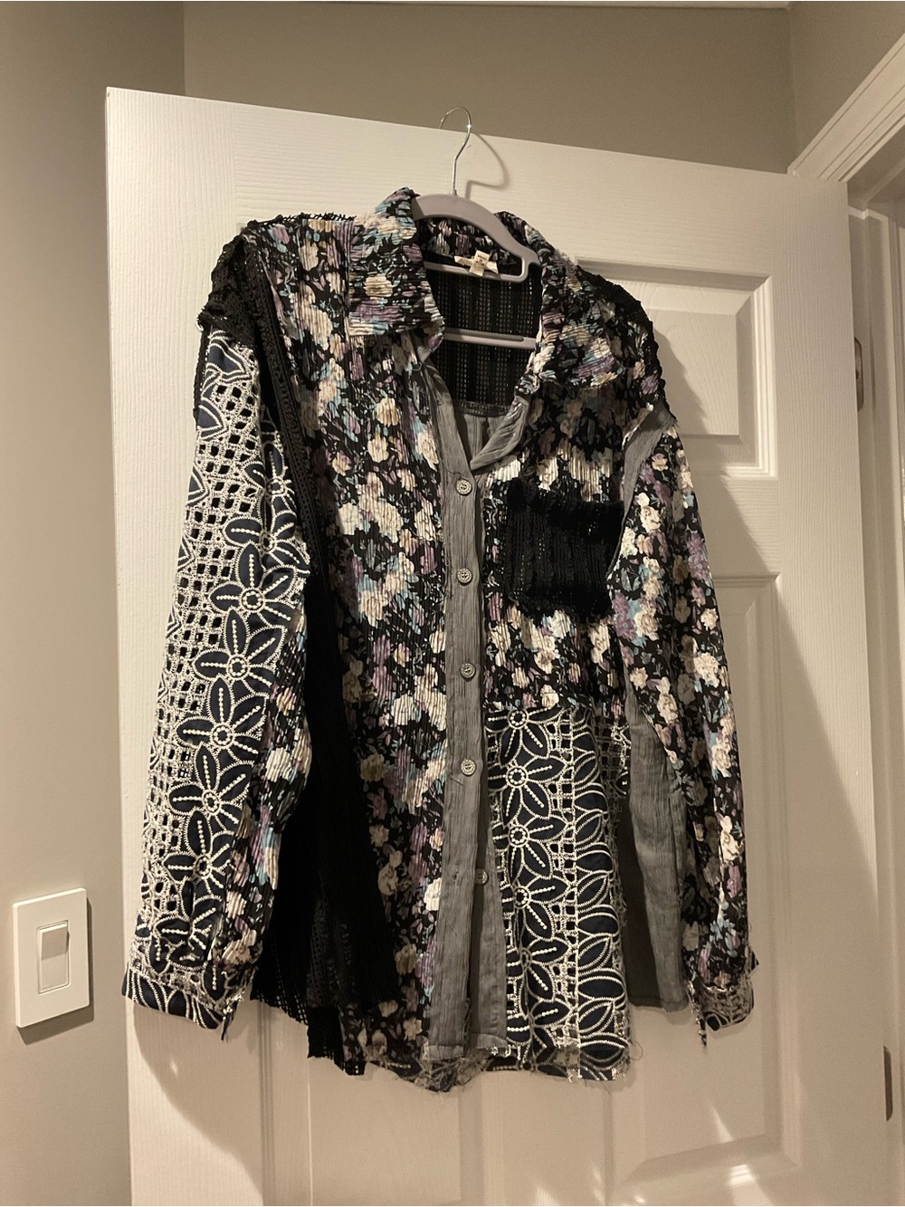 POL Mixed Floral & Lace Patchwork Button-Down Shirt - Black Multi - Picture 2 of 6